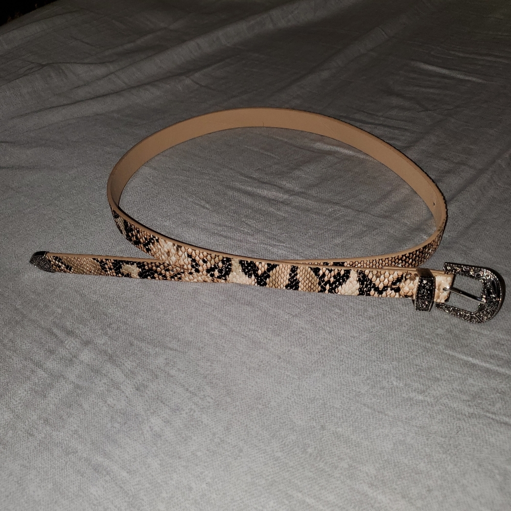NWOT Snakeskin belt